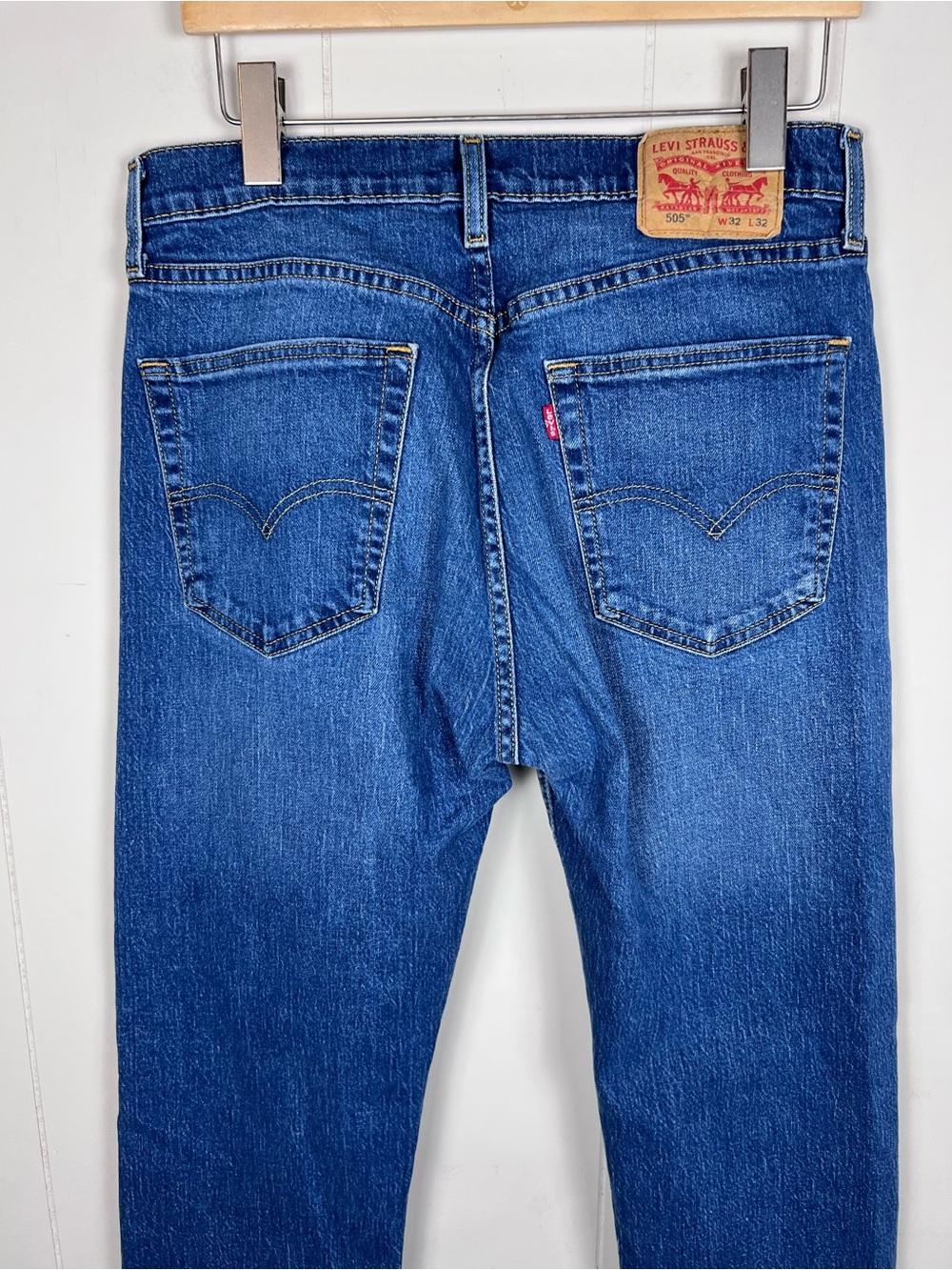 Levi’s Men’s Jeans 505 Classic Blue Straight Fit Size 32 Everyday Staple - Picture 4 of 12